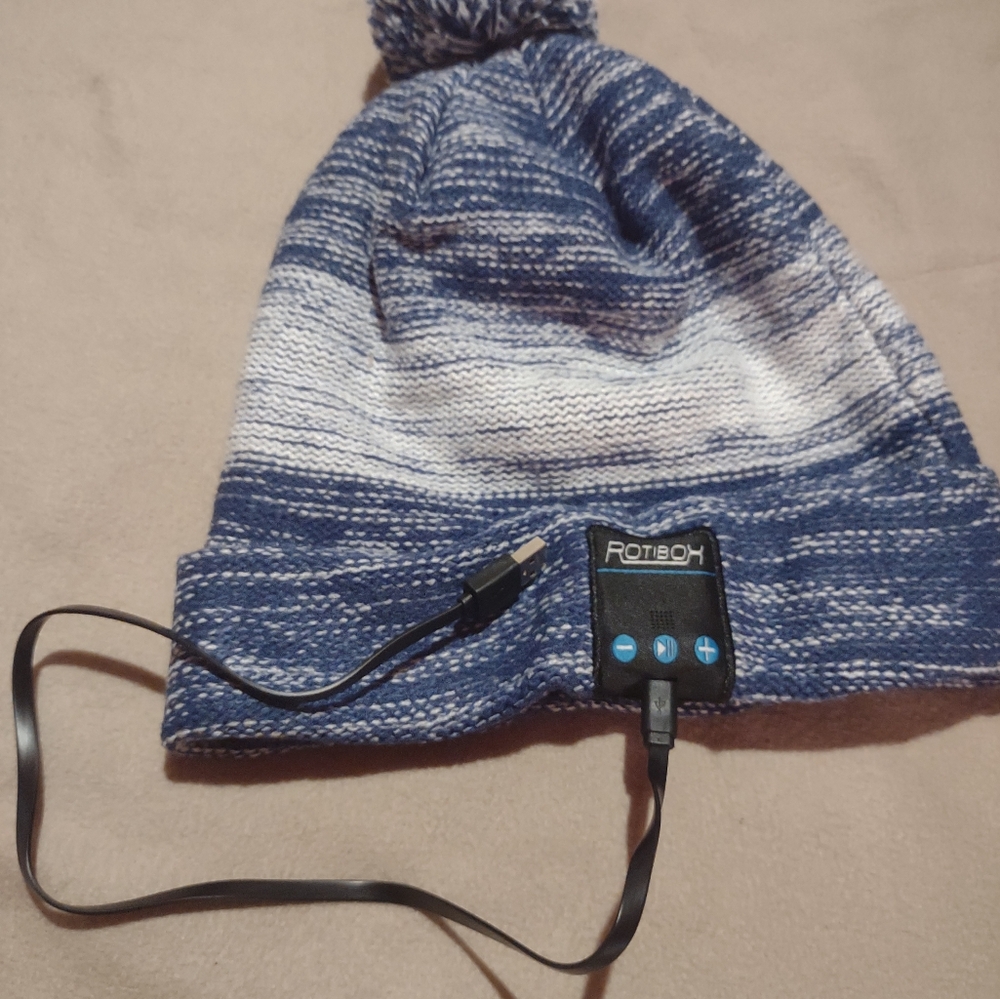 Rotibox wireless Bluetooth beanie